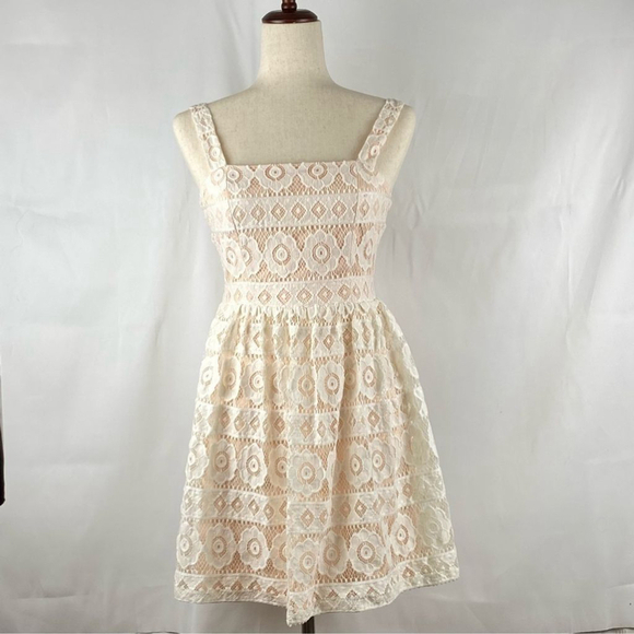 LULU'S Off White Lace Dress Size Small - Picture 7 of 8